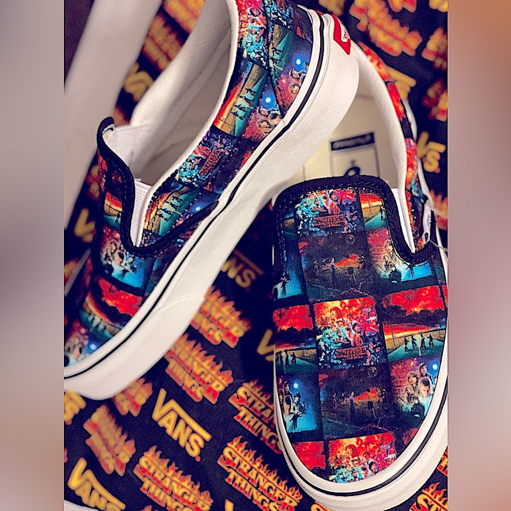 Vans x Stranger Things Customs: Slide on